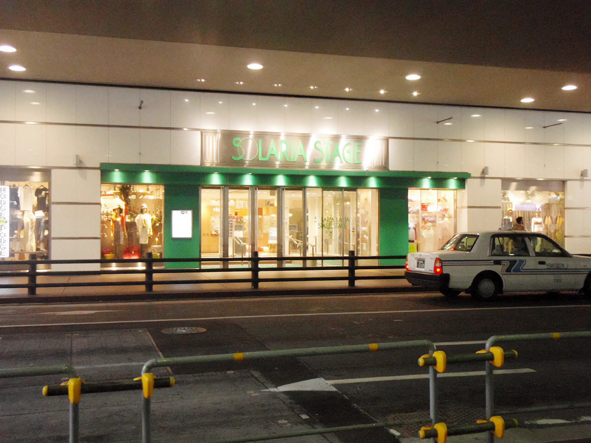 ソラリアステージビル 1F　南側エントランスリニューアル工事　ビフォー