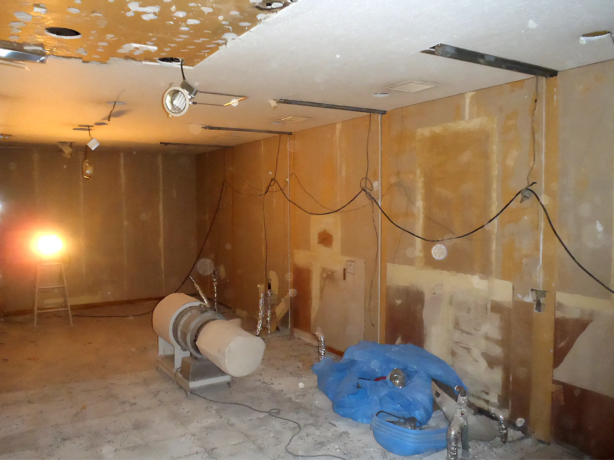 ソラリアプラザビル 2F　トイレリニューアル工事　ビフォー